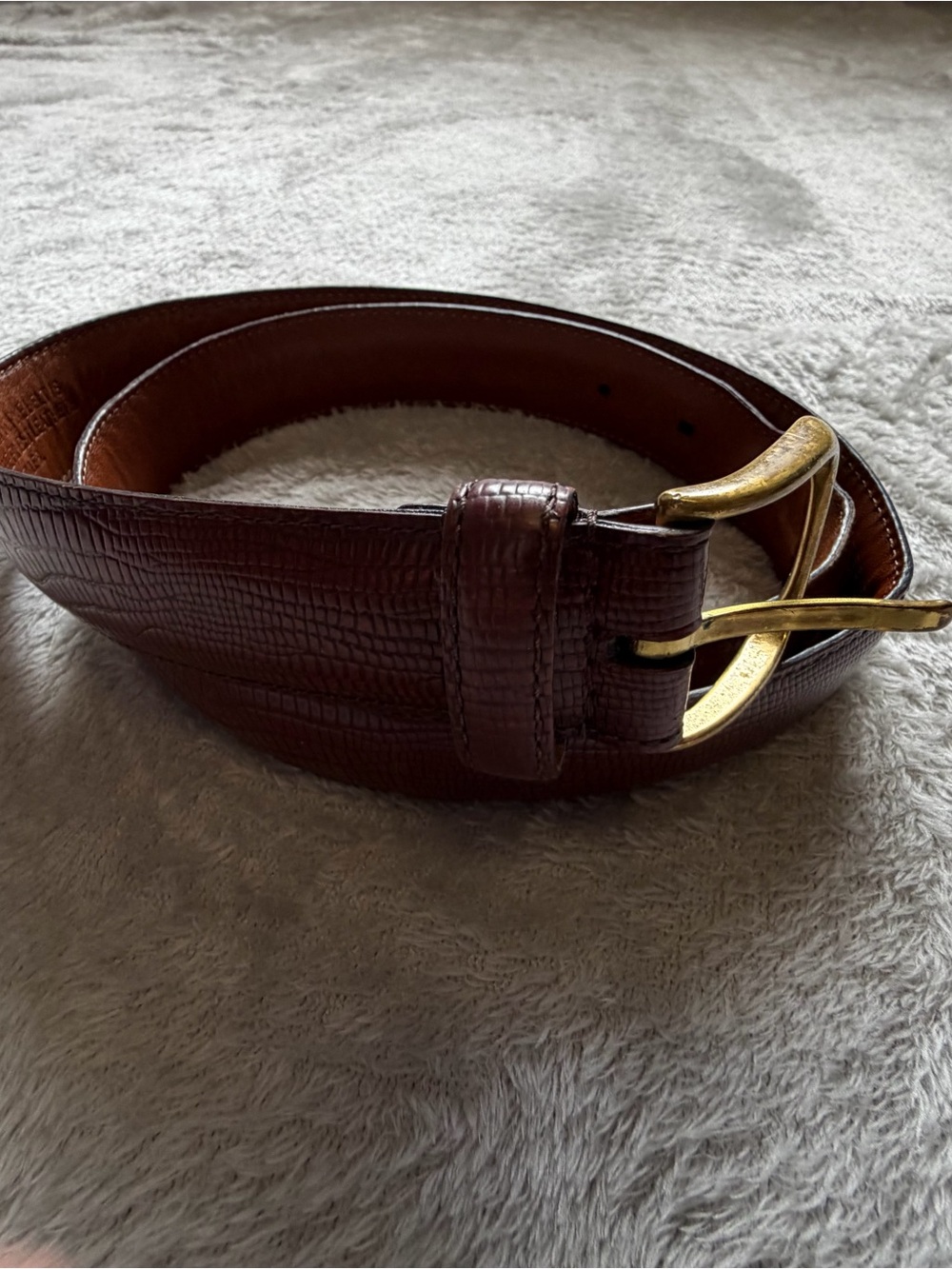 Roundtree & Yorke Dark Brown Leather Belt with Gold Buckle